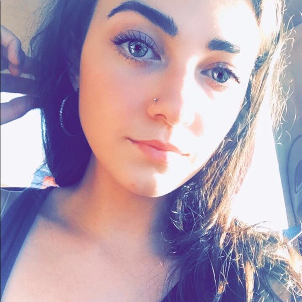 Meet your Posher, Caitlyn